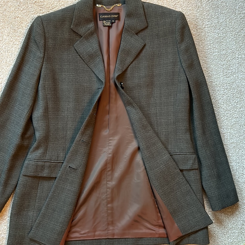 Classic Classiques Entier suit jacket. SUPER FAST SHIPPING
